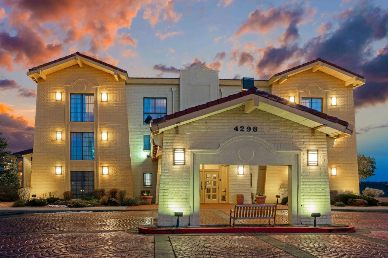 La Quinta Inn By Wyndham Santa Fe Exterior photo